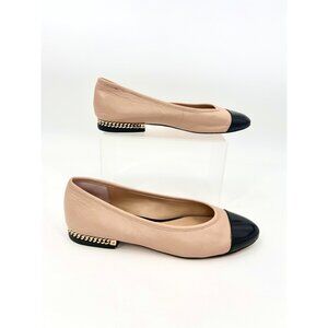 MICHAEL MICHAEL KORS BEIGE & BLACK BALLET FLATS W/ GOLD CHAIN ACCENT - 6M